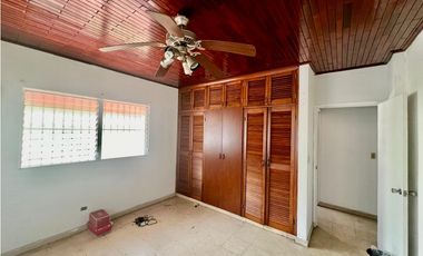 VENTA DE CASA ESQUINERA  6 RECAMRAS 4 BAÑOS EN DOS MARES CV