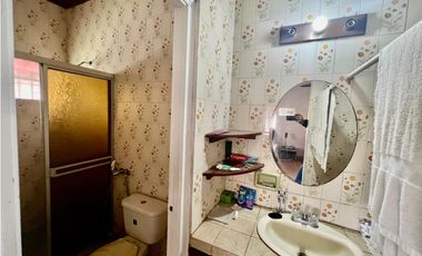 VENTA DE CASA ESQUINERA  6 RECAMRAS 4 BAÑOS EN DOS MARES CV
