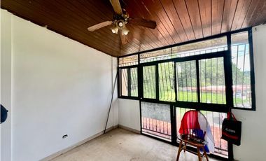 VENTA DE CASA ESQUINERA  6 RECAMRAS 4 BAÑOS EN DOS MARES CV
