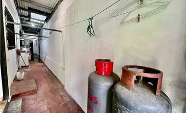 VENTA DE CASA ESQUINERA  6 RECAMRAS 4 BAÑOS EN DOS MARES CV