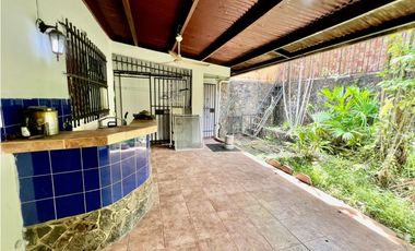 VENTA DE CASA ESQUINERA  6 RECAMRAS 4 BAÑOS EN DOS MARES CV