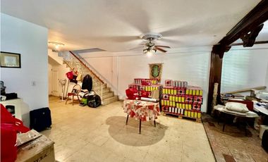 VENTA DE CASA ESQUINERA  6 RECAMRAS 4 BAÑOS EN DOS MARES CV
