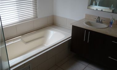 Bijao planta baja con patio en Alquiler B/2000.00