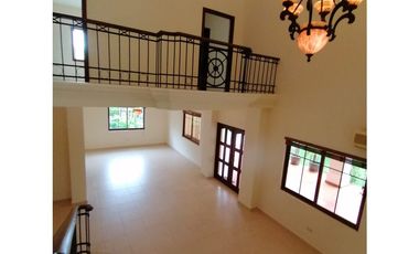 VENTA CASA EN CAMINO DE CRUCES 4 REC CON PISCINA