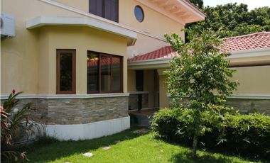 VENTA CASA EN CAMINO DE CRUCES 4 REC CON PISCINA