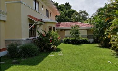 VENTA CASA EN CAMINO DE CRUCES 4 REC CON PISCINA