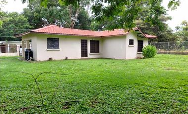 VENDO CASA DE 2 HABITACIONES FRENTE A CALLE SUPER MR.PRECIO