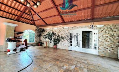 VENDO/ CASA DE 5HAB 4 BAÑOS BOQUETE