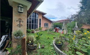VENDO/ CASA DE 5HAB 4 BAÑOS BOQUETE