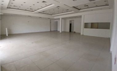 SE ALQUILA LOCAL COMERCIAL EN CENTRAL DE CHITRE.