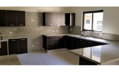 OPORTUNIDAD  Embassy Club Casa Unifamiliar