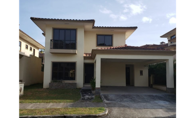 OPORTUNIDAD  Embassy Club Casa Unifamiliar