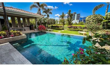 Venta Casa en Santa María, Fairway Estate