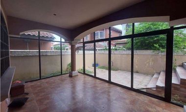 Venta de casa en Costa Sur (El Doral) GTA