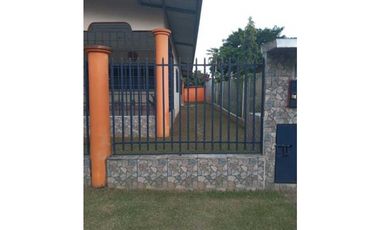 VENDO CASA EN OPTIMAS CONDICIONES ALGARROBOS