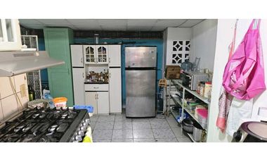 VENDO CASA CON APARTAMENTO CERCA A UNIVERSIDAD