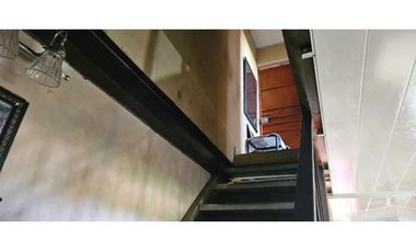 VENDO CASA CON APARTAMENTO CERCA A UNIVERSIDAD