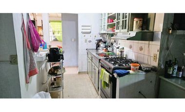 VENDO CASA CON APARTAMENTO CERCA A UNIVERSIDAD