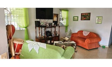 VENDO CASA CON APARTAMENTO CERCA A UNIVERSIDAD