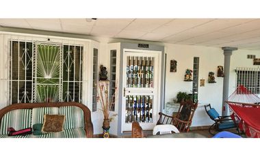 VENDO CASA CON APARTAMENTO CERCA A UNIVERSIDAD