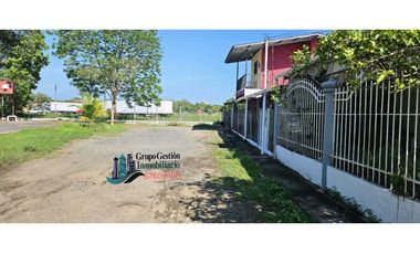 VENDO CASA CON APARTAMENTO CERCA A UNIVERSIDAD