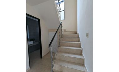 VENDO AMPLIA CASA EN BARRIO COLÓN 142 MTS 2