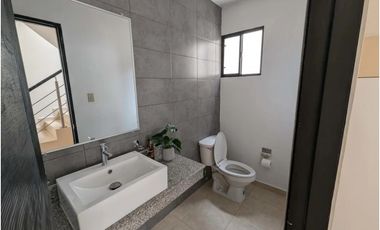 VENDO AMPLIA CASA EN BARRIO COLÓN 142 MTS 2