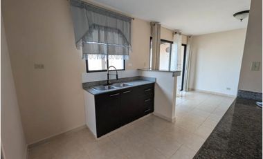 VENDO AMPLIA CASA EN BARRIO COLÓN 142 MTS 2