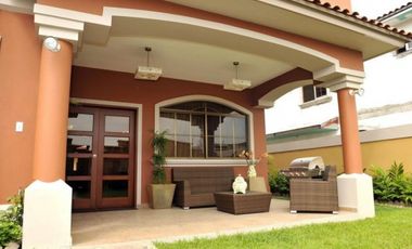 VENTA DE CASA COSTA SUR - RESIDENCIAL EL DORAL