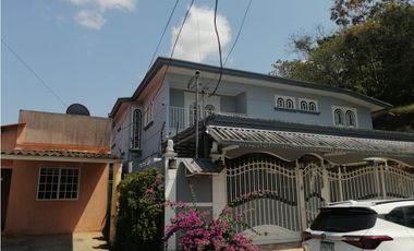 VENDO CASA DOS NIVELES Residencial Villas del Bosque
