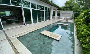 VENTA DE APARTAMENTO EN SAN CARLOS PH SOLEO PUNTA BARCO COD. 4381