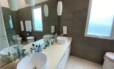 VENTA DE APARTAMENTO EN SAN CARLOS PH SOLEO PUNTA BARCO COD. 4381
