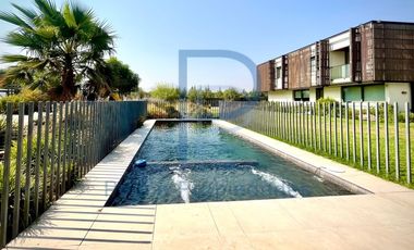 CASA 100% ELÉCTRICA CON PANELES SOLARES CONDOMINIO 24/7