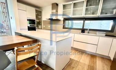 CASA 100% ELÉCTRICA CON PANELES SOLARES CONDOMINIO 24/7