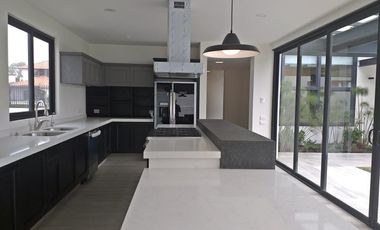 VENTA CASA SEMINUEVA EN LA ASUNCION, METEPEC