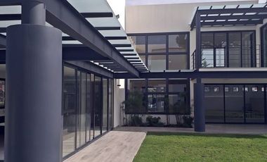 VENTA CASA SEMINUEVA EN LA ASUNCION, METEPEC