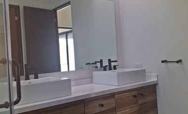 VENTA CASA SEMINUEVA EN LA ASUNCION, METEPEC