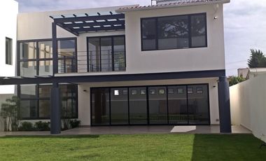 VENTA CASA SEMINUEVA EN LA ASUNCION, METEPEC