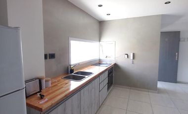 Excelente departamento 2 ambientes lateral, Sarmiento y Newbery!!
