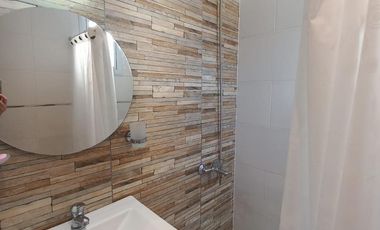 Excelente departamento 2 ambientes lateral, Sarmiento y Newbery!!