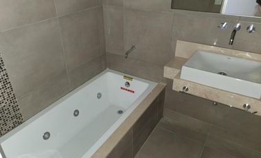Departamento en  de 4 ambientes con cochera doble en Lomas de Zamora