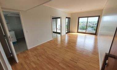 Departamento en  de 4 ambientes con cochera doble en Lomas de Zamora