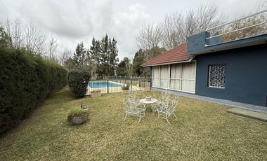 Lote 1300 m² con Piscina y Suite con Vestidor – Venta Directa y Amoblada” ***OPORTUNIDAD***