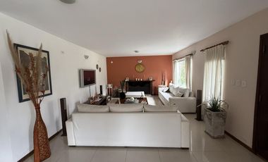 Lote 1300 m² con Piscina y Suite con Vestidor – Venta Directa y Amoblada” ***OPORTUNIDAD***