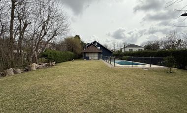 Lote 1300 m² con Piscina y Suite con Vestidor – Venta Directa y Amoblada” ***OPORTUNIDAD***