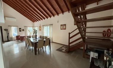 Lote 1300 m² con Piscina y Suite con Vestidor – Venta Directa y Amoblada” ***OPORTUNIDAD***