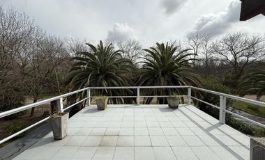 Lote 1300 m² con Piscina y Suite con Vestidor – Venta Directa y Amoblada” ***OPORTUNIDAD***