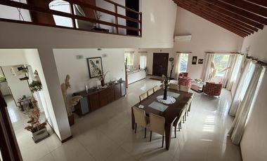 Lote 1300 m² con Piscina y Suite con Vestidor – Venta Directa y Amoblada” ***OPORTUNIDAD***