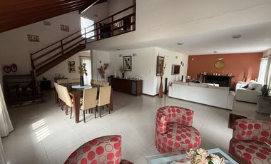 Lote 1300 m² con Piscina y Suite con Vestidor – Venta Directa y Amoblada” ***OPORTUNIDAD***