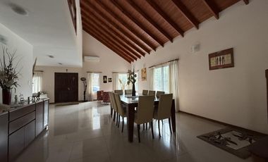 Lote 1300 m² con Piscina y Suite con Vestidor – Venta Directa y Amoblada” ***OPORTUNIDAD***